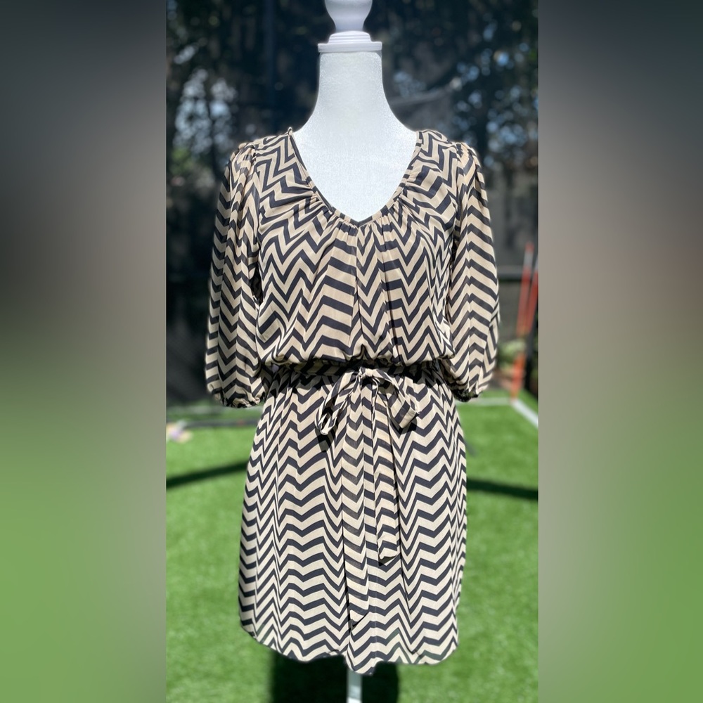 Black and Tan Chevron Belted Short Sleeve V-neck Dress. Sweet Storm. Size S.